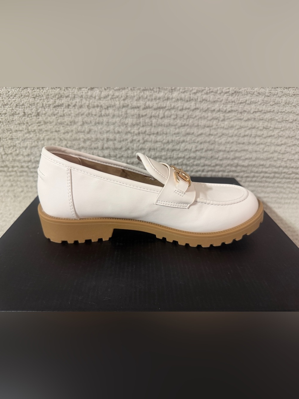 Cushionaire  Memory foam White Loafers with Gold Bit Detail - Picture 8 of 8